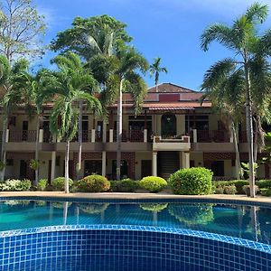 Rattana Guesthouse & Bungalow